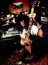 Slash dans son ancien studio d'enregistrement
